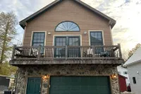 Newly Built Adirondack Cottage with Lake Views!