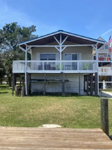 Waterfront -Beautiful sunsets, great fishing, scalloping & bird watching