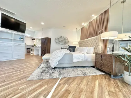 Escape to “Studio A Lake, Pool, Splash Pad, Hot Tub, Kayaks, Fire Pit, Etc