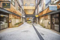 Iconic Morris Ave condo retreat sleeps 6 +rooftop
