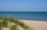 Beaches, decks and fun in the sun!! Sleeps 16+! VERY CLOSE to Lake Michigan!