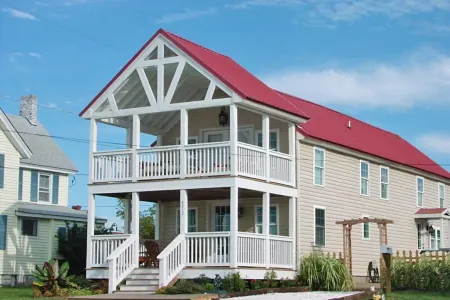 Sunny Claire-Beautiful Downtown Cottage w/Hot Tub