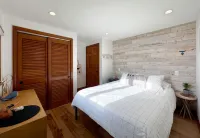 Beachfront Scituate Harbor view home short walk to downtown cafes & Lighthouse