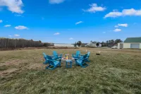 2 minutes to Lamoine State Park! Ocean View, Fire pit, & Games
