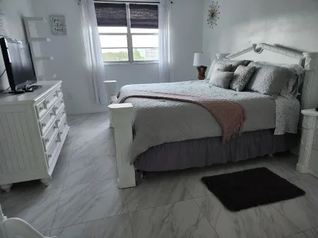 Comfy, lovely and relaxing apt. in Plantation.