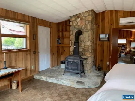 Closest Cabin to Old Rag & Steps to White Oak Canyon; 2 ponds w/ private creek Отели в г. Робертсон