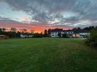 Rooms with a View! Full Kitchen Unit Only 20 Mins to Ocean #1- Abbott Brook Inn