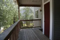 Sunny Condo w/ Outlet Shops, Expansive Mountain, Valley Views Near North Conway