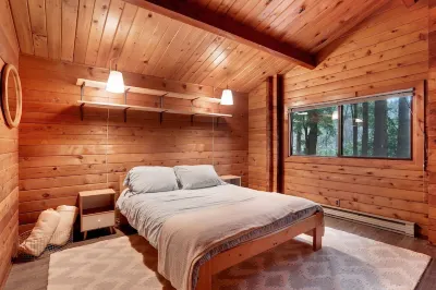 Teague's Cabin on the River Sunset Falls 주변 호텔