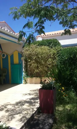 House 100 m from the beach Отели в г. Сен-Пьер-д'Олерон