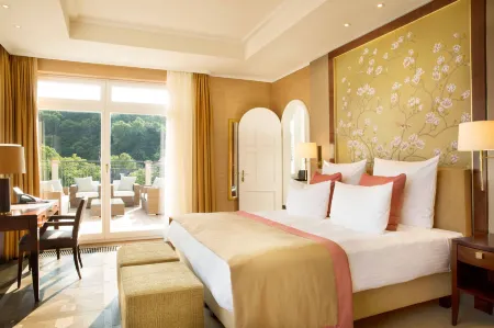 Falkenstein Grand, Autograph Collection