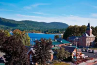 Courtyard Lake George - Mountain view