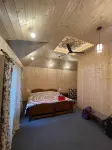 Queens Lakehouse