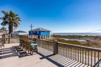 Spacious 4-Bedroom ~ up to 14 People ~ 9 Beds ~ Direct Beach Access ~ Pets OK