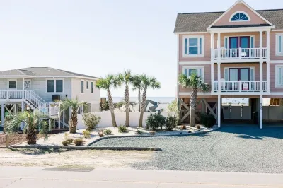 The Seascape - Ocean Views!! Ultra Clean 2nd Row Beach House—-1Q-1D,1T,1SS