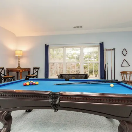 David's Fun House - Sleeps 24. Pool Table, Ping Pong, Piano.5 Bedrooms, 3 Baths