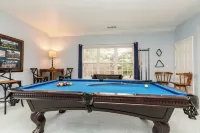 David's Fun House - Sleeps 24. Pool Table, Ping Pong, Piano.5 Bedrooms, 3 Baths