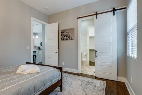 East Nashville*Amazing PLACE* w/rooftop 😍 5 bedrooms