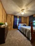 Cozy Waterfront Cabin on Rough River Lake Hotels in Breckinridge County