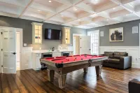 Expansive Modern Farm House On 8 Park-Like Acres