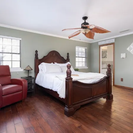 Spacious Welcoming Oasis With Gameroom