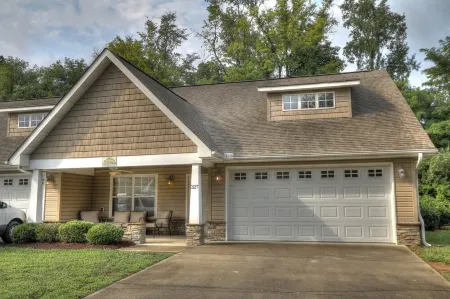 Serenity Cove #327- Your Peaceful Retreat in the Heart of Pigeon Forge