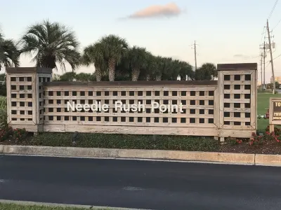 Walk to Flora-Bama, 15% weekly discount, Ground Level, Private Beach, Boat Slips Southwest Library附近的飯店