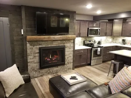 Beautiful 3 Bed/ 3 Bath with Great Location! Renovated!!