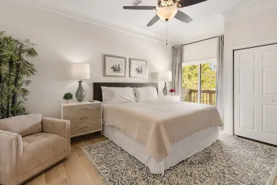 Family Guesthouse with Pool Views minutes from Nokomis Beach