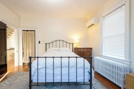 Stately historic 3bdr shore house near Cape Charles, boat parking, pet friendly