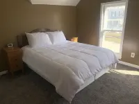 House minutes from wineries, Spire, Lake Erie, GOTL