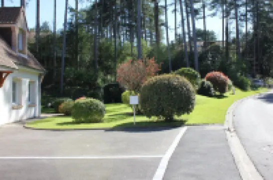 Located in the heart of a pine forest in a very quiet and green location. Hotels in Neufchatel-Hardelot