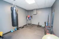 Luxury Private 1 Bedroom 1 Bathroom Apartment with Gym and Washer Dryer in Unit