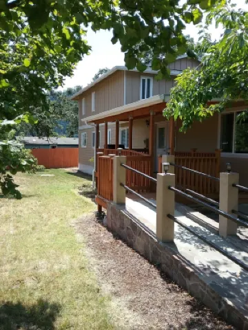 Large 7 bd 5 bath house. A few miles from wildlife safari. Gourmet kitchen