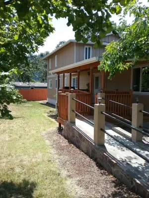 Large 7 bd 5 bath house. A few miles from wildlife safari. Gourmet kitchen