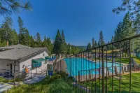 Exquisite Vacation Home with Hot Tub, EV Charger
