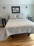 "LOFTY-DIGS"  A private, spacious studio in downtown Bangor. Hotel dekat Maine Discovery Museum