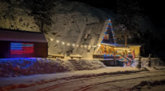 Private lakeside A-frame cabin w/ hot tub, beach, docks, games... 4 season fun!