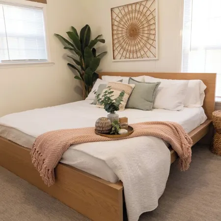 Cozy Beach House with Newly Renovated Kitchen-Just a 1 Minute Walk to the Beach
