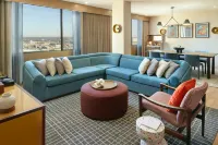Sheraton Grand Nashville Downtown Hotels near Chet Atkins Statue