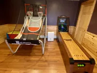 ADK Lake House Vacation, Cozy 5 Bedroom & 2 Bath ウェッブのホテル