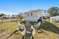 2 Bed Dog Friendly House in Laguna Beach by Thomas Donut & Carousel w/ Golf Cart