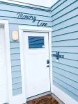 Memory Lane-Family Retreat- 1 Block From Ocean, King Bed, Parking For 4 Vehicles