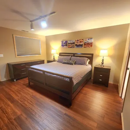 Sunrise Chalet at Wapato Point, Sleeps 12, Half Block to Sandy Beach Waterfront