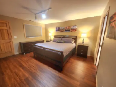 Sunrise Chalet at Wapato Point, Sleeps 12, Half Block to Sandy Beach Waterfront