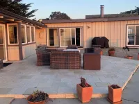 Tranquil Oceanfront Retreat with Breathtaking Views モス・ビーチのホテル