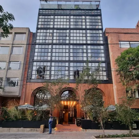 Hotel Coco Отели рядом с достопримечательностью «Театр «Роял Сентер»»