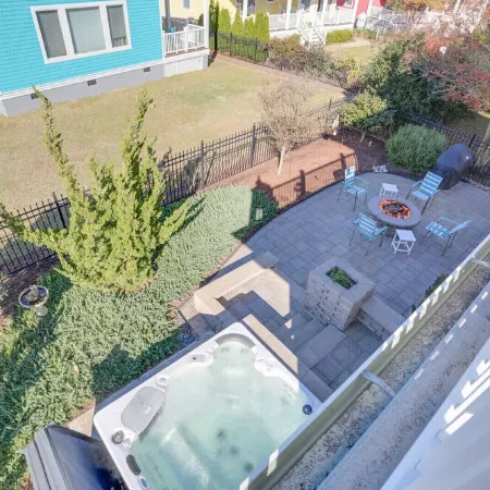 First Floor King Suite, Kids Bunk Room ~ Private Beach & Community Pool Access!
