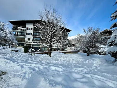 Modern, spacious apartment in the centre of Morzine near the ski lifts.