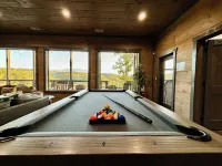 NEW Pool Cabin/Mountain Views/Hot Tub/Fire Pit/4 Arcades/Pool Table/Shuffleboard